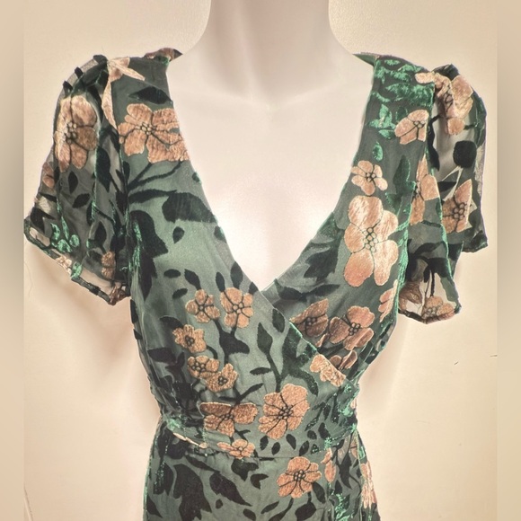 Lulu's Chic Status Emerald Green Floral Velvet Burnout Wrap Midi Dress Size XS - Picture 3 of 9